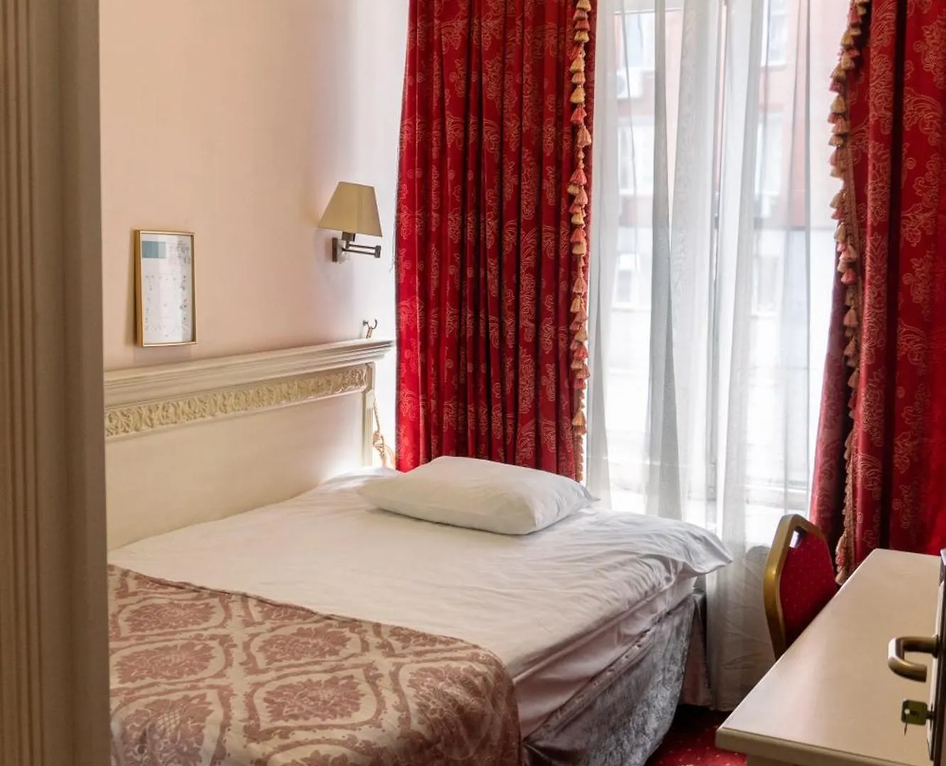 Royal City Hotel Kyiv 4*,