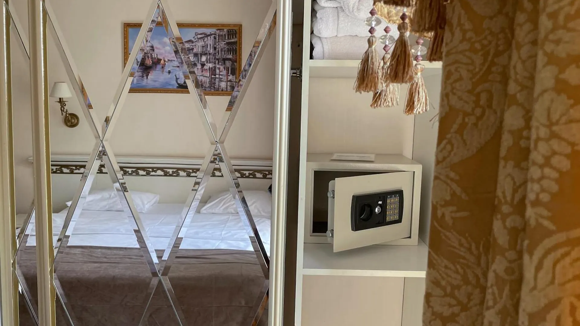 Royal City Hotel Kyiv