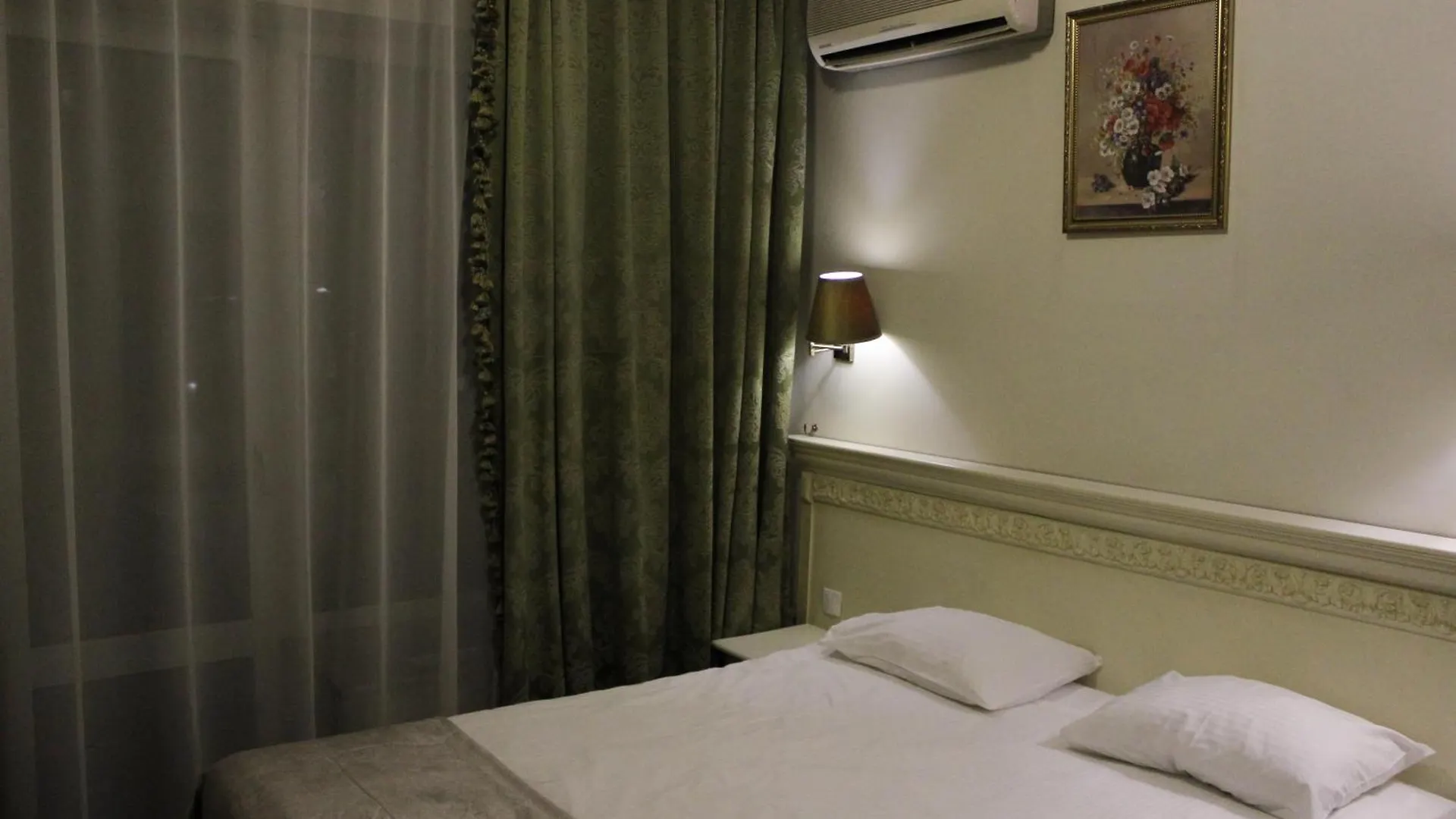Royal City Hotel Kyiv 4*,
