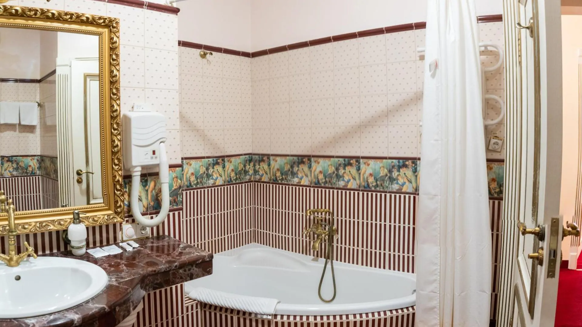 Royal City Hotel Kyiv
